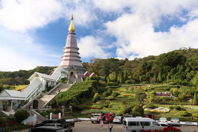 พระมหาธาตุนภพลภูมิสิริ และ พระมหาธาตุนภเมทนีดล เชียงใหม่